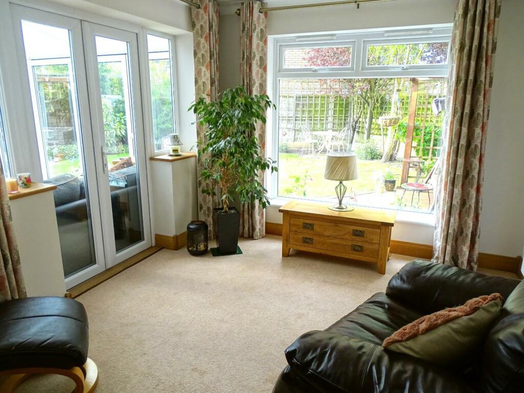 SNUG/FAMILY AREA