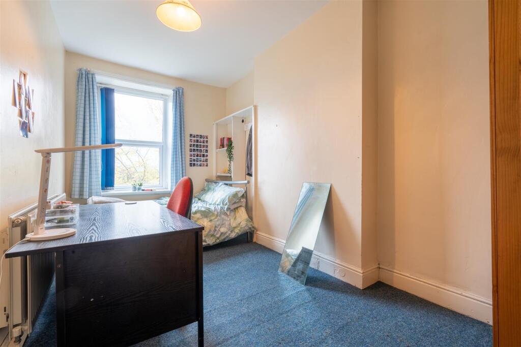 Bedroom 4_.jpg