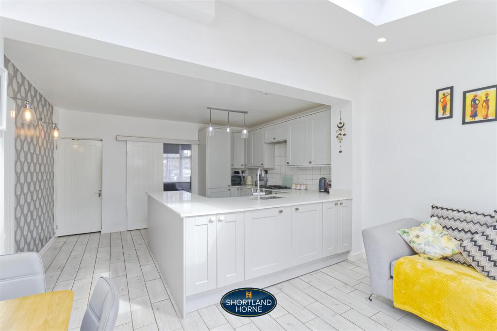 Kitchen 4.jpg