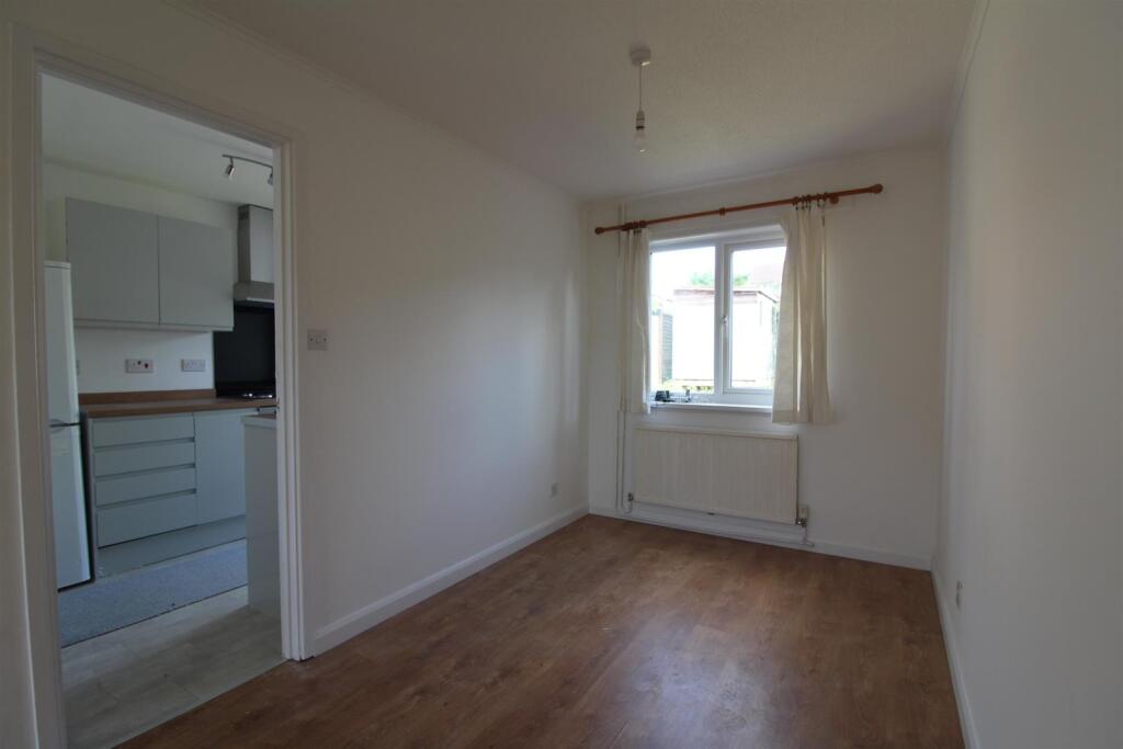 Dining Area.JPG