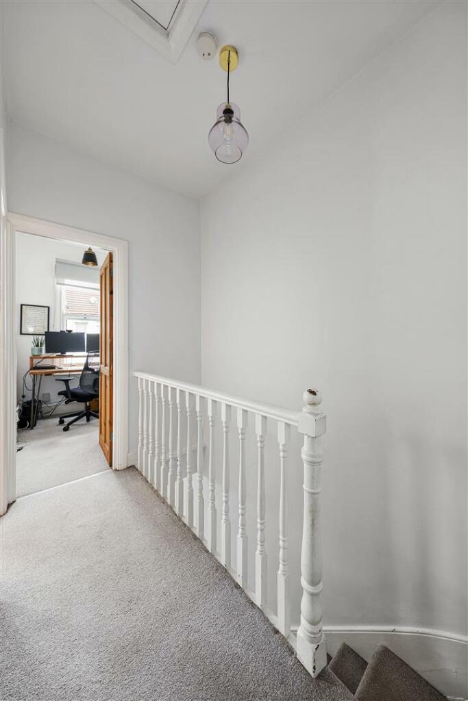 Curwen Avenue, E7