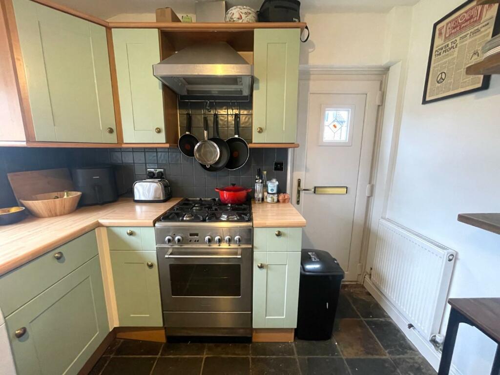 Kitchen 3.JPG