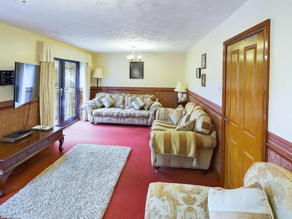 CAM04233G0-PR0009-STILL001