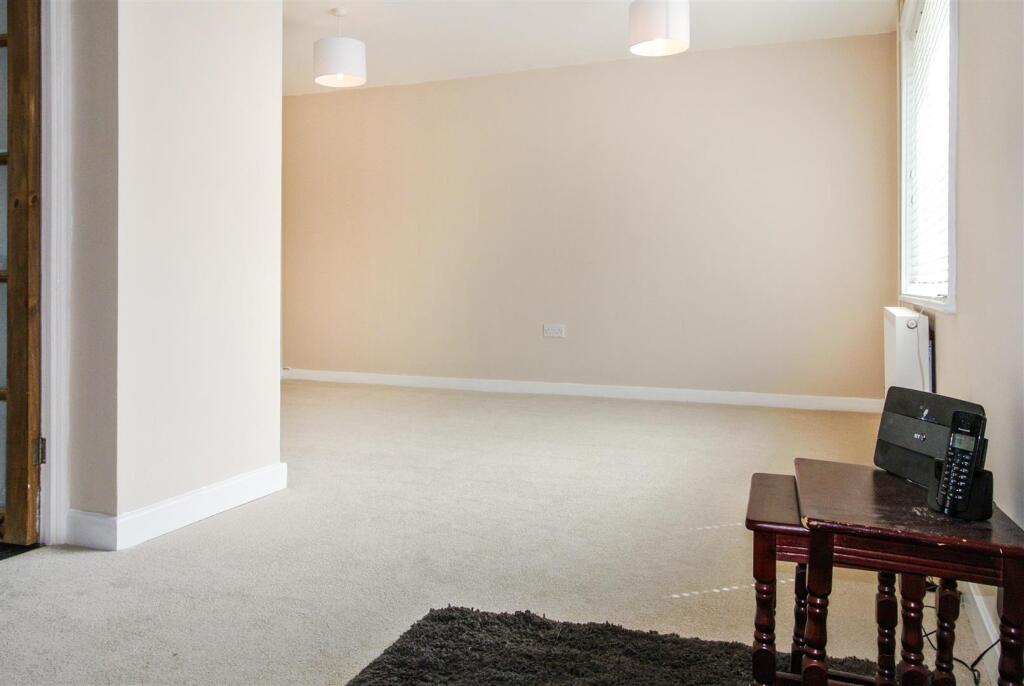Lounge b.JPG