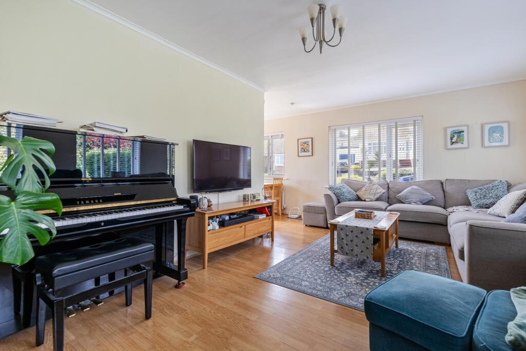 A08 - 30 Copythorne Rd Brixham - 250423