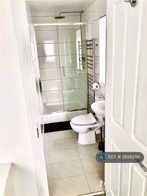 Room 3 Bathroom