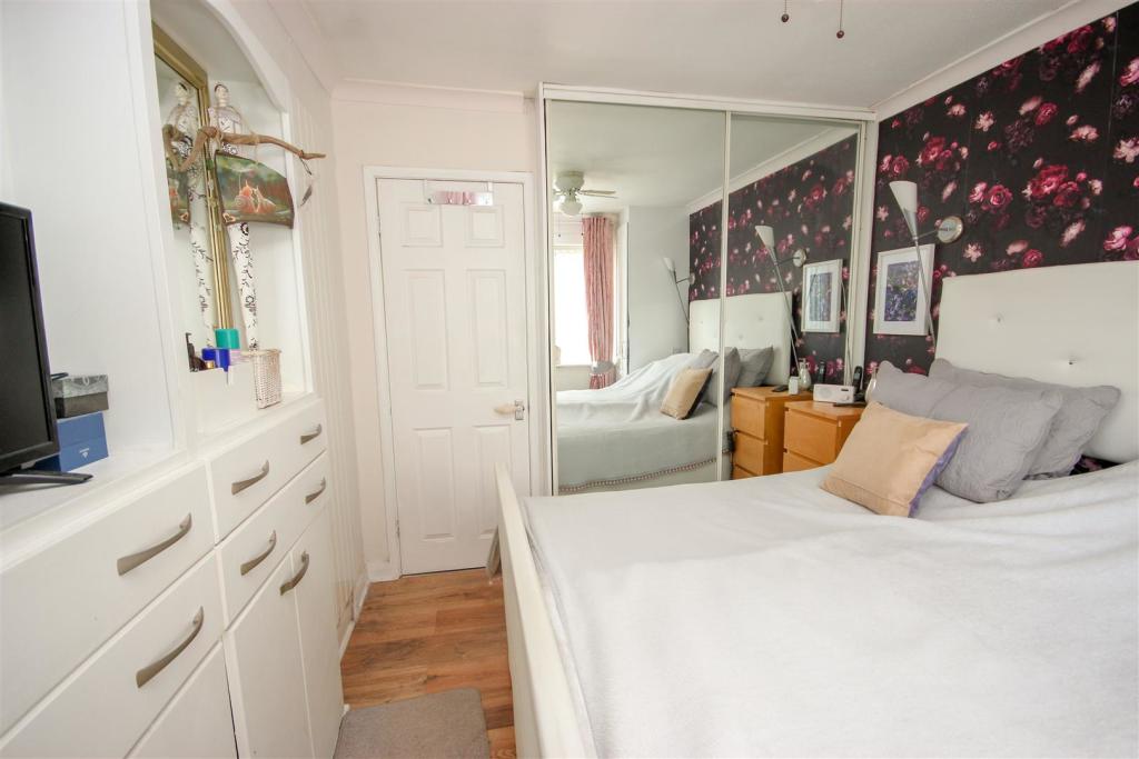 Master Bedroom1.jpg