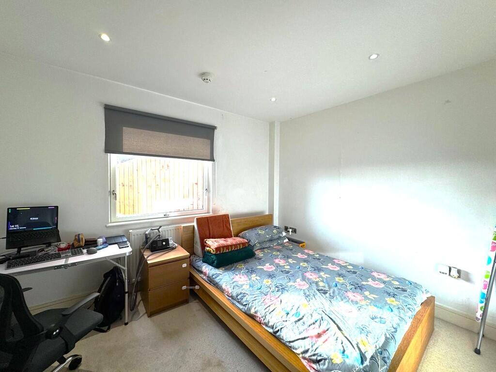 Trident point, pi...