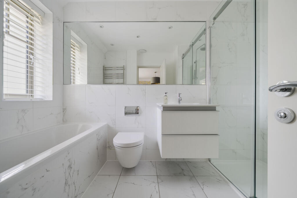 1305422-44-68472a...