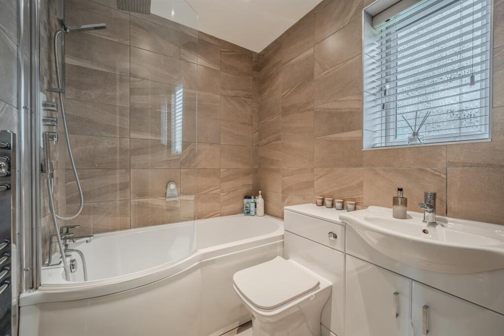 2A Ladyhill Close-11.jpg