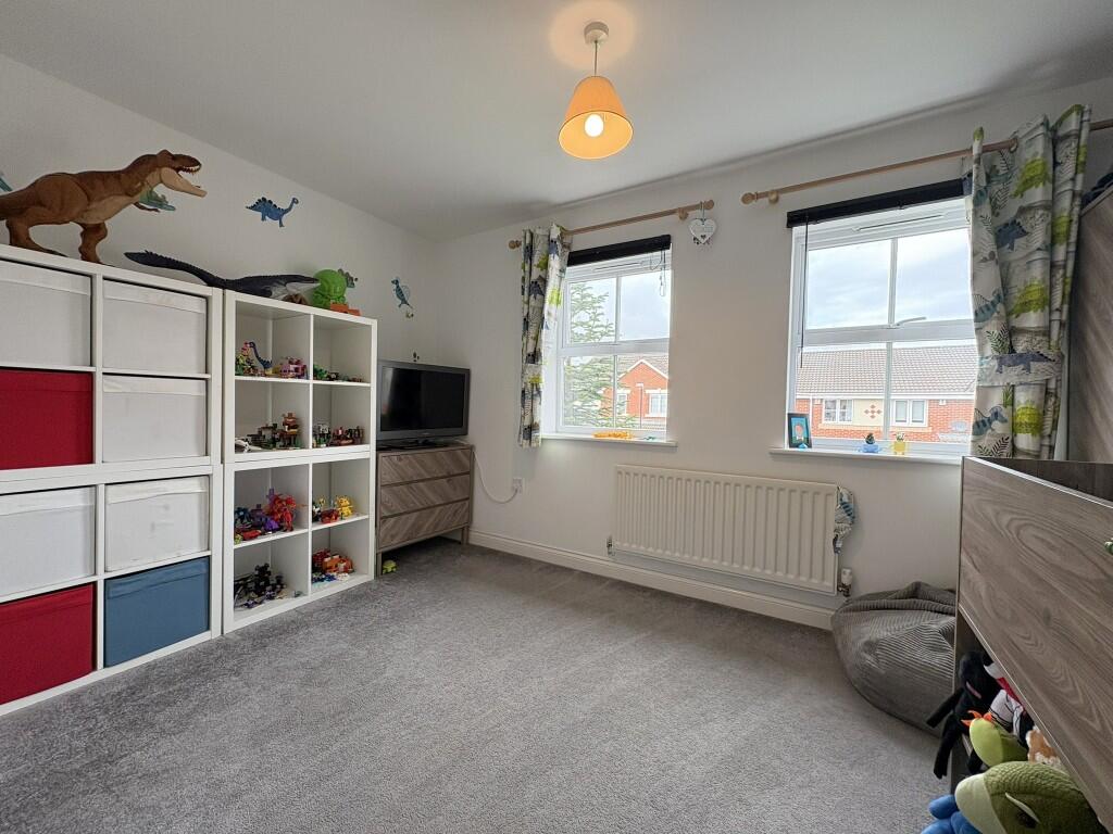 BEDROOM 2