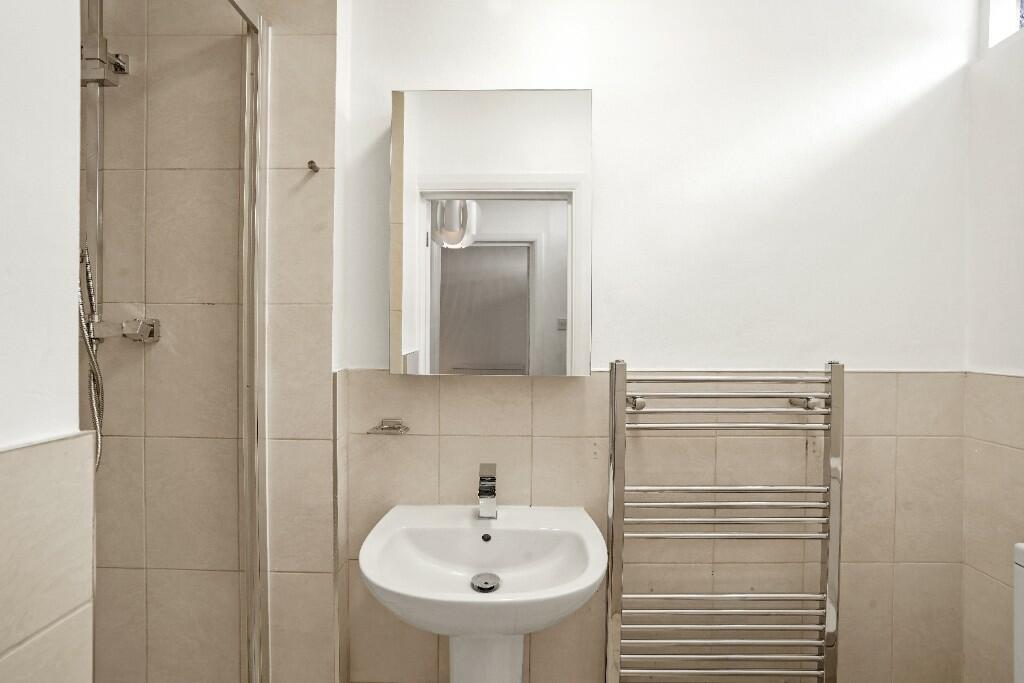Guest shower room