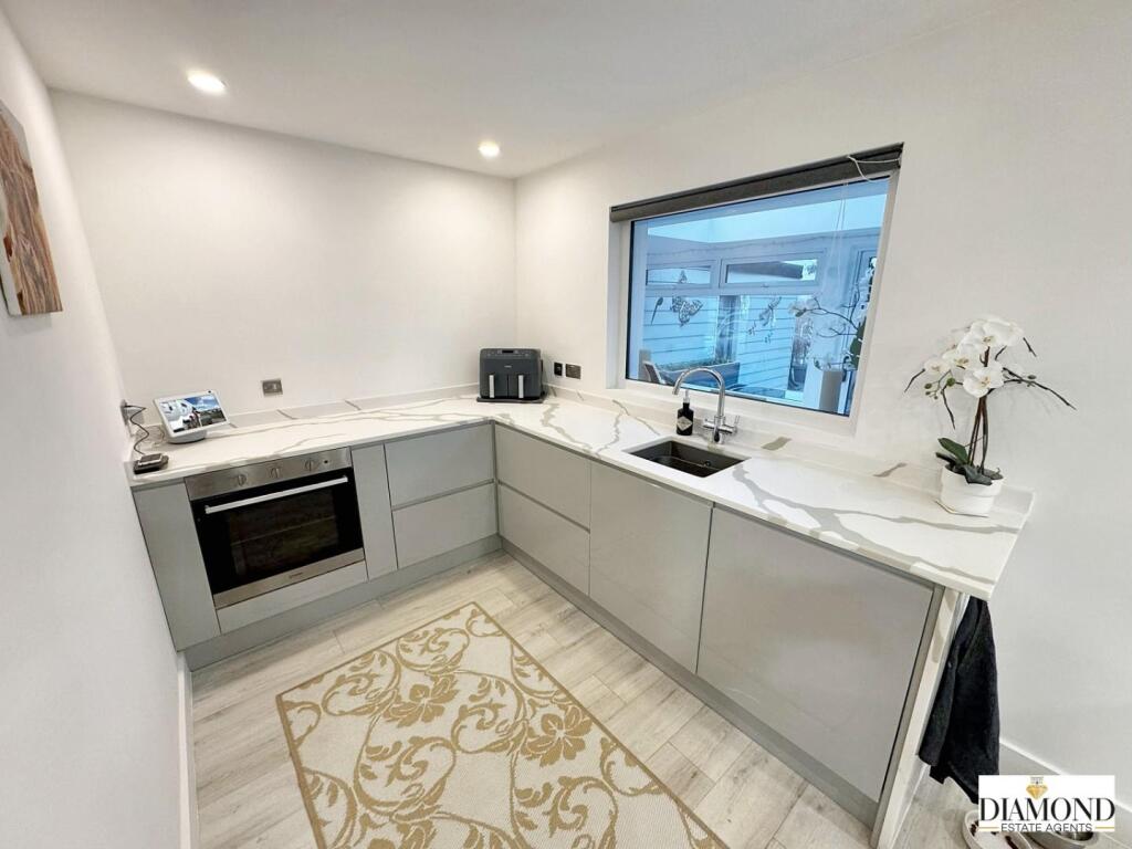 Kitchen/Dining Space