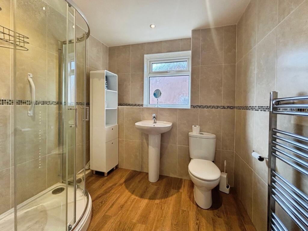 pbox-bathroom-323276.jpg