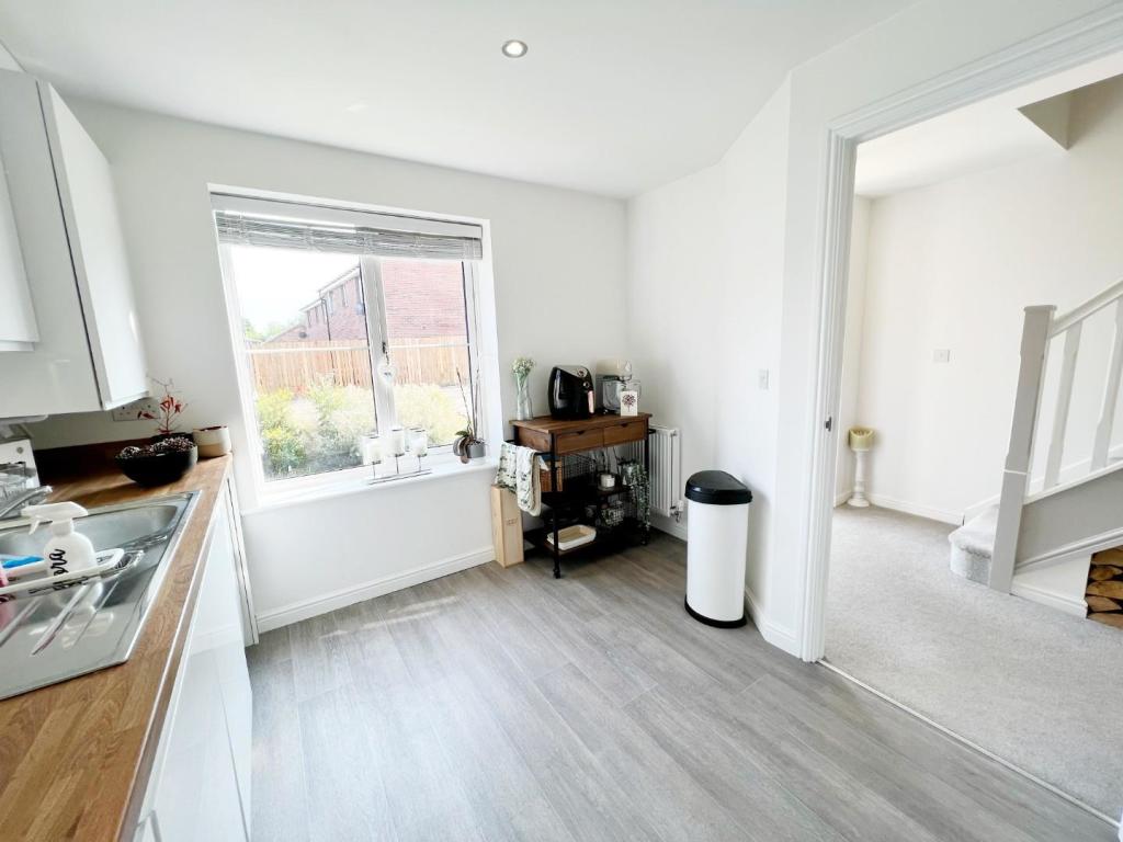Kitchen pic 3.jpg