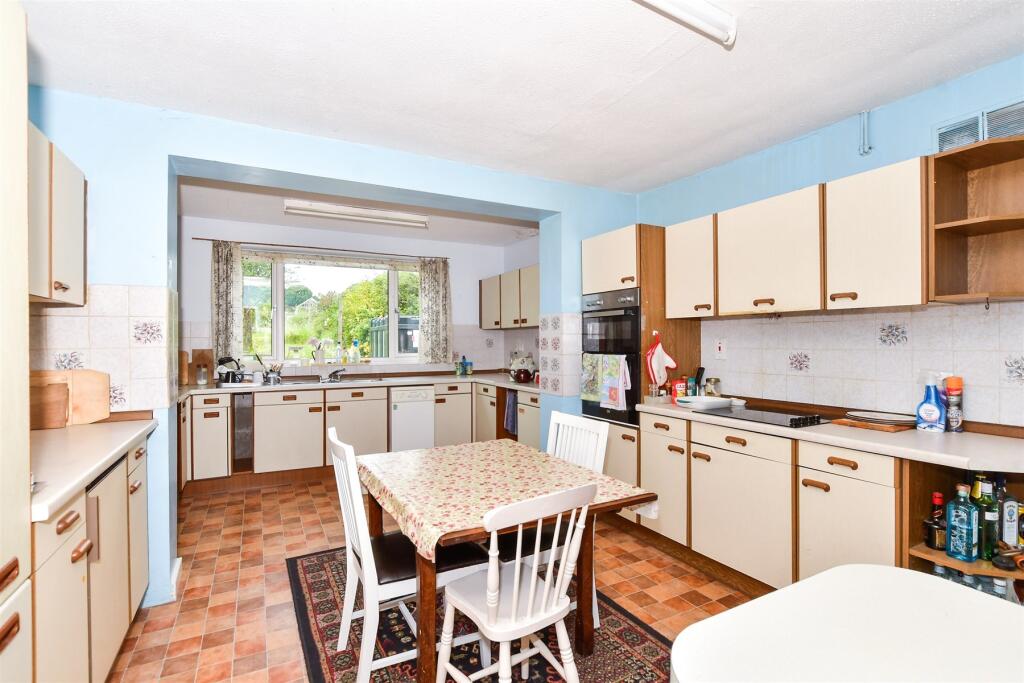 Kitchen/ Breakfast Room