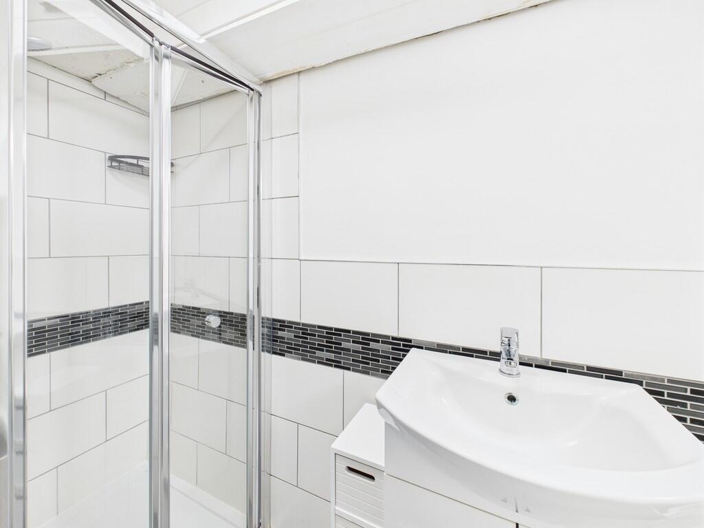 CAM03974G0-PR0194...