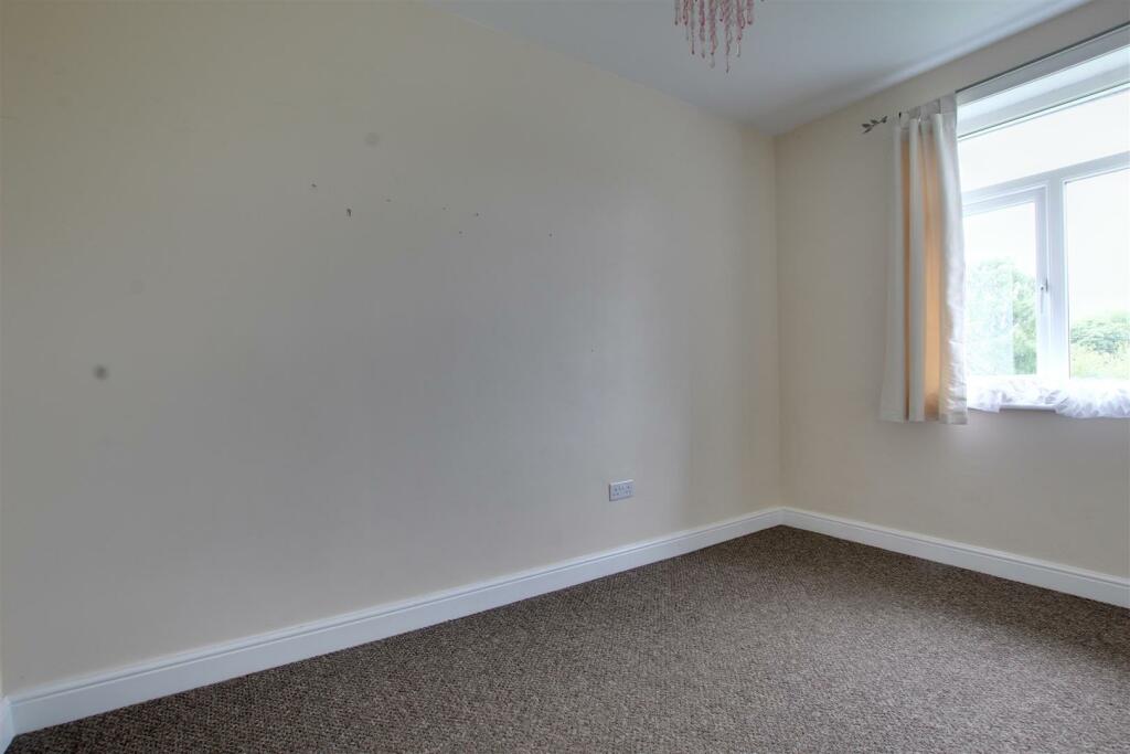 BEDROOM 2 (REAR)