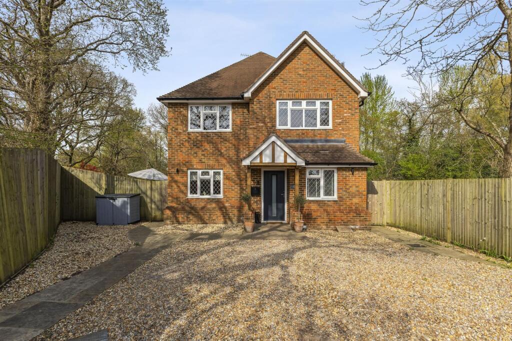 89601_1B Mytchett Road Mytchett(1)_low.jpg