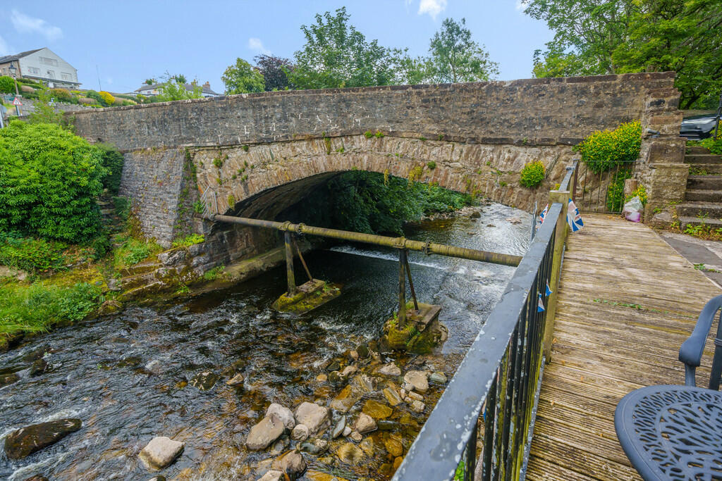 Garden Overlookin...