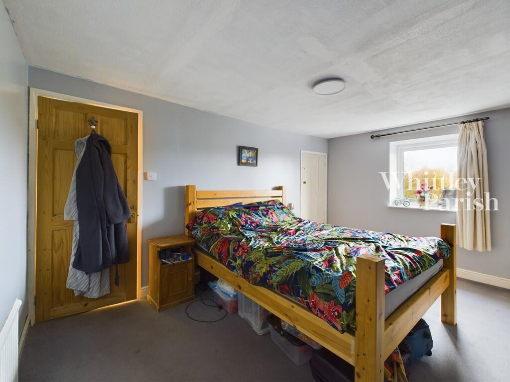 CAM04332G0-PR0136...