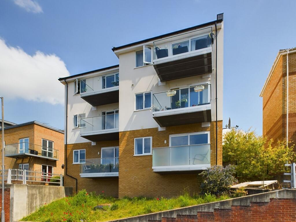 CAM02119G0-PR0022-STILL014