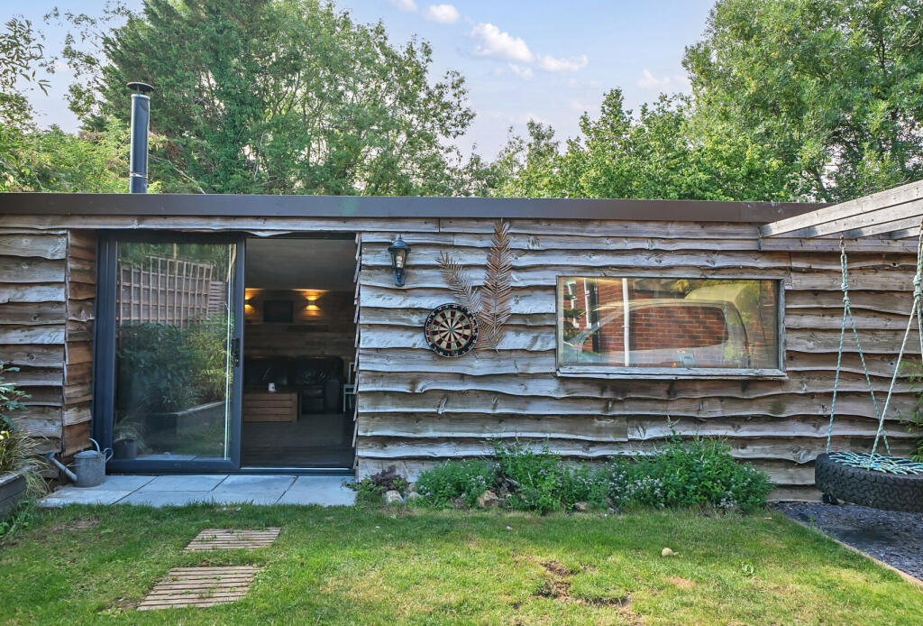 1329829-4-6887a31...