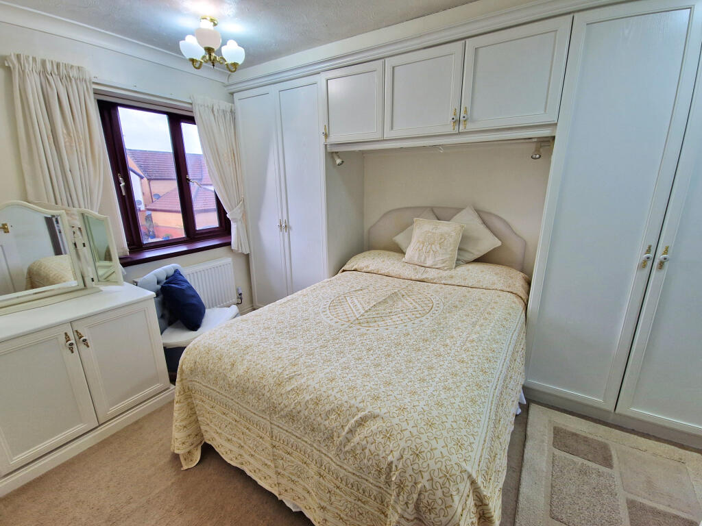 THE BURROWS, NEWTON, PORTHCAWL, CF36 5AJ