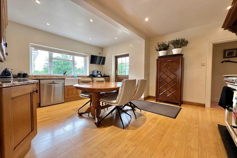 Kitchen/Breakfast Room