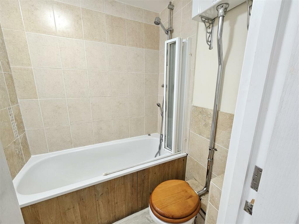 Bathroom1.jpg