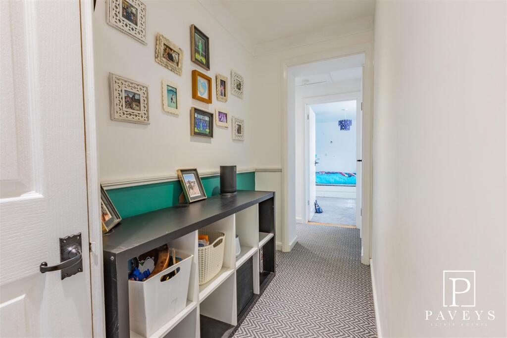 FIRST FLOOR LANDING