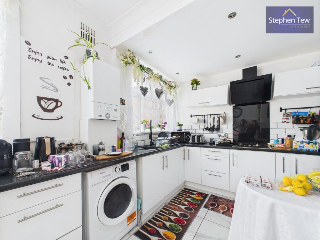 Kitchen/ Dining Room
