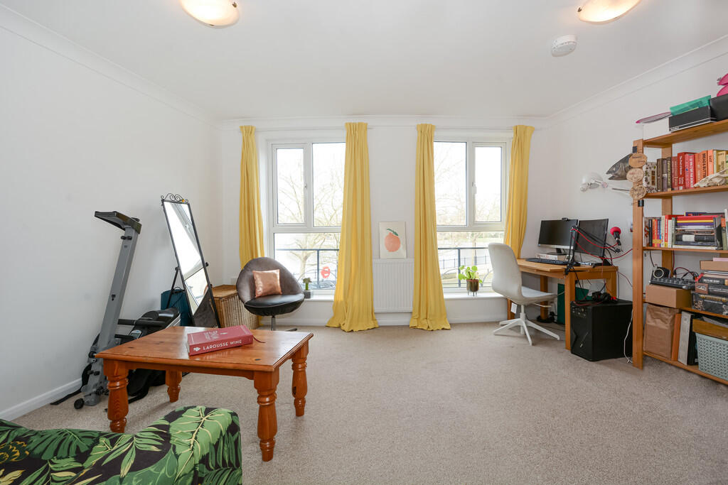 6 Bray Crescent(6...