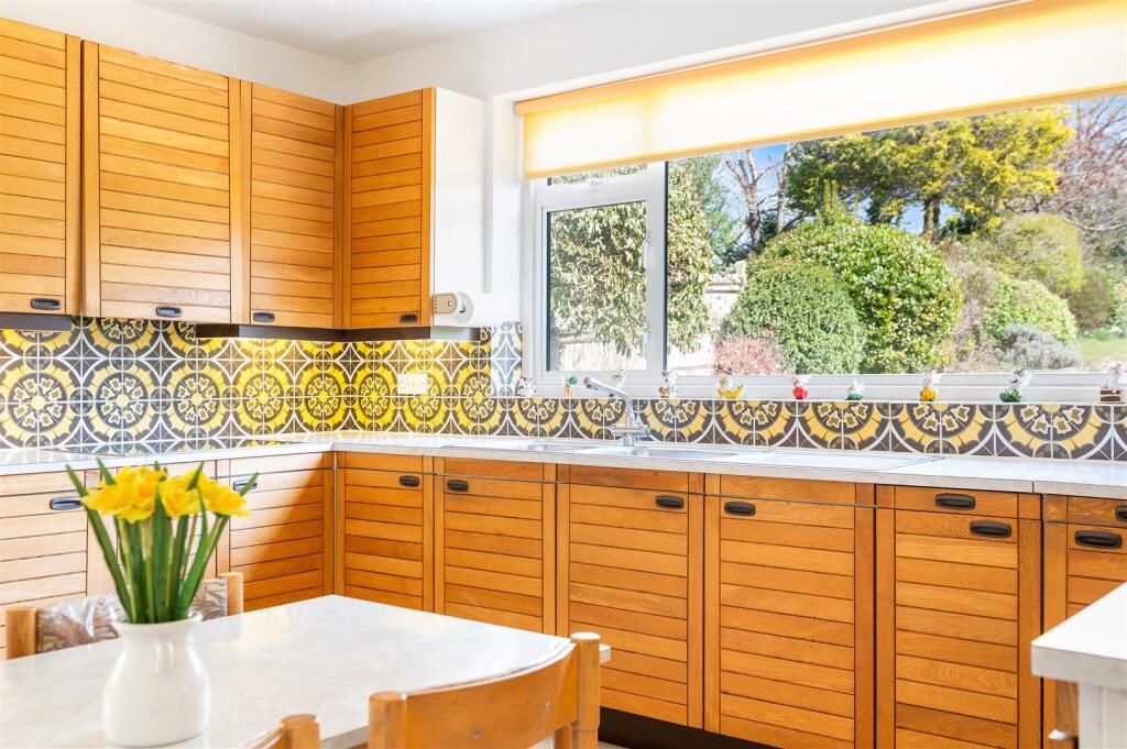 LONGDOWN LANE, 49A (22).jpg