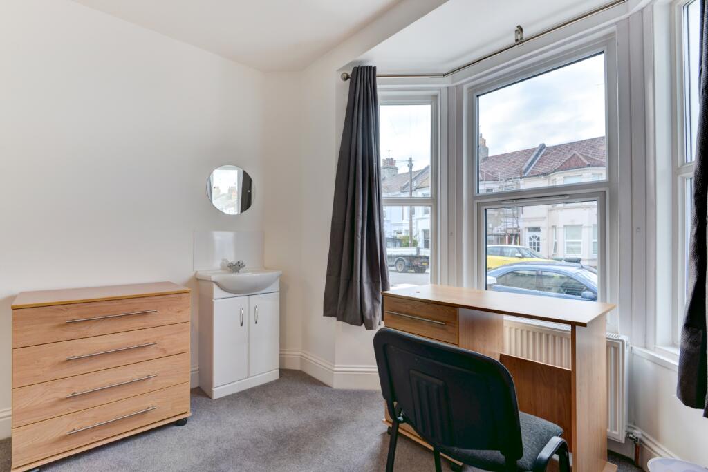 28 Gordon Road bedroom 1 (2)