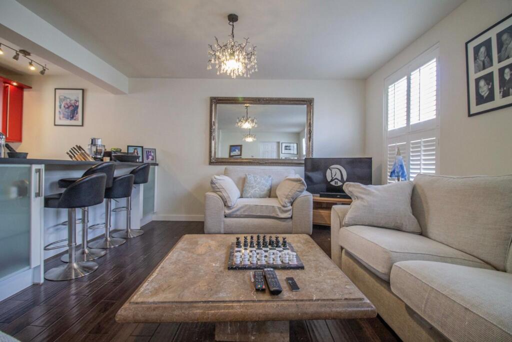 63a Churchgate Street [Living Room area] 01.jpg