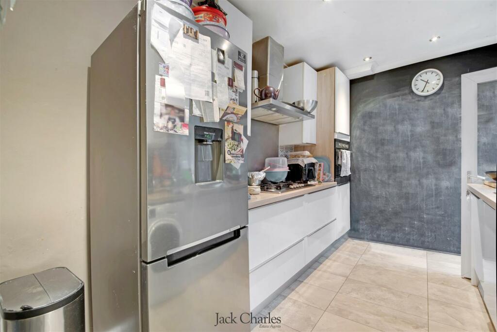 7 Mill Crescent6.jpg