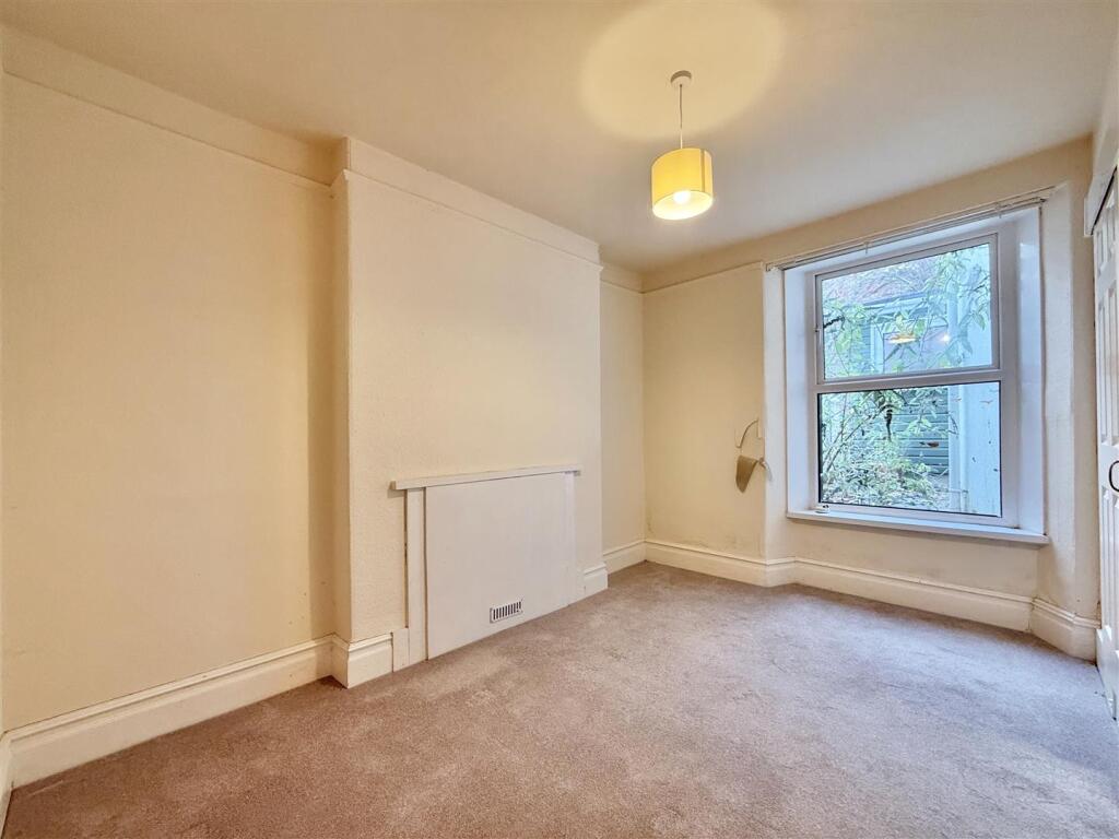 Flat 1 - Bedroom 1.jpg