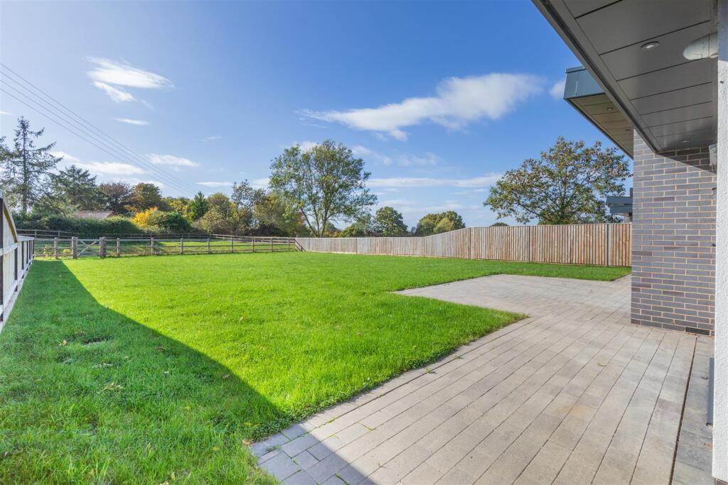 8666547-exterior11.jpg