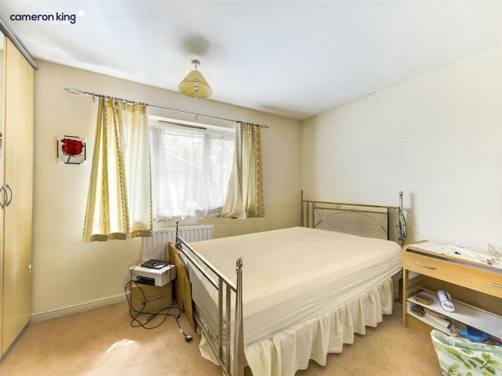 bed 1.jpg