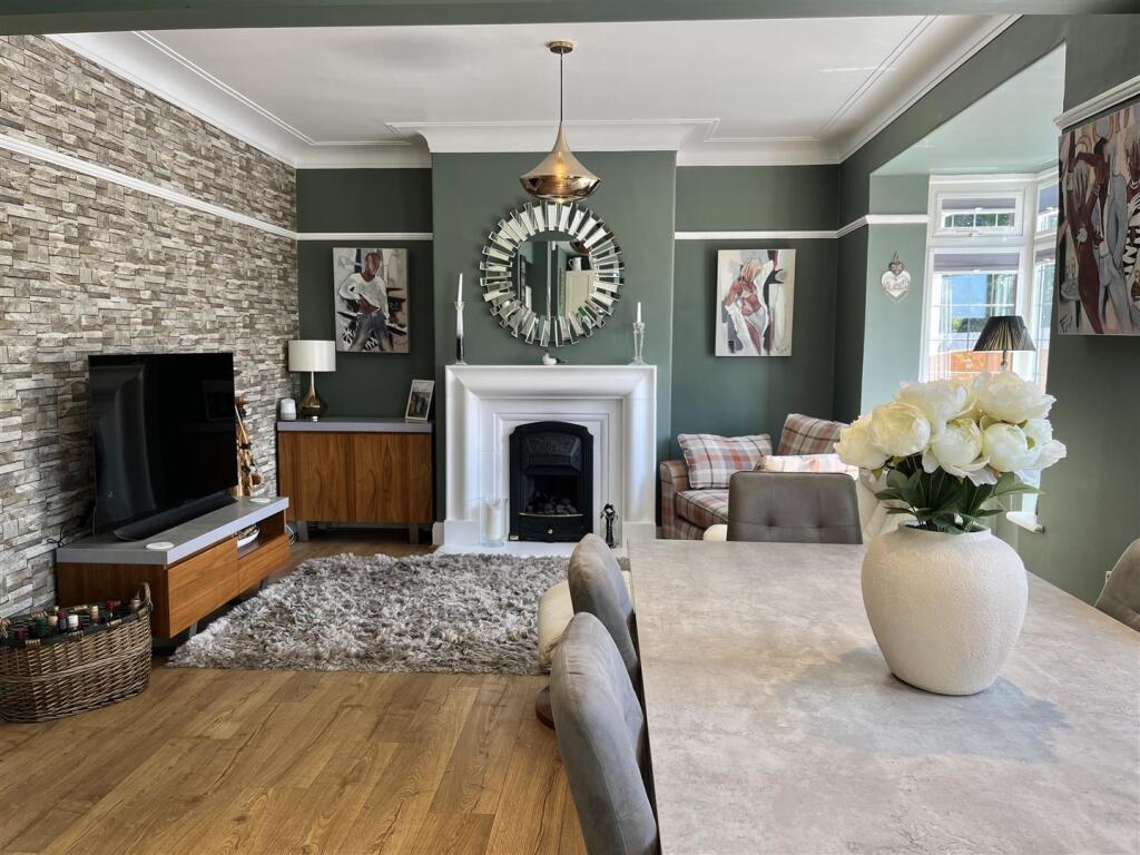 Open Plan Living/Dining/Kitchen