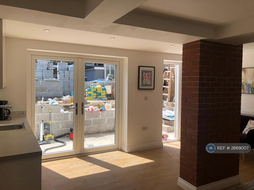 Flat 2: 3 Bed 