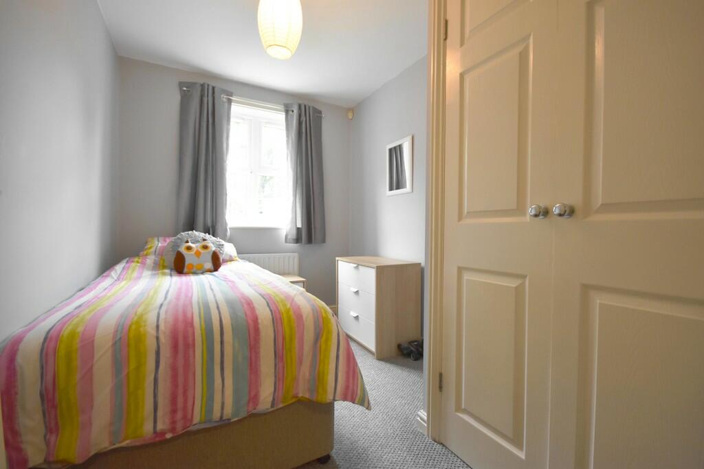Bedroom 2-min