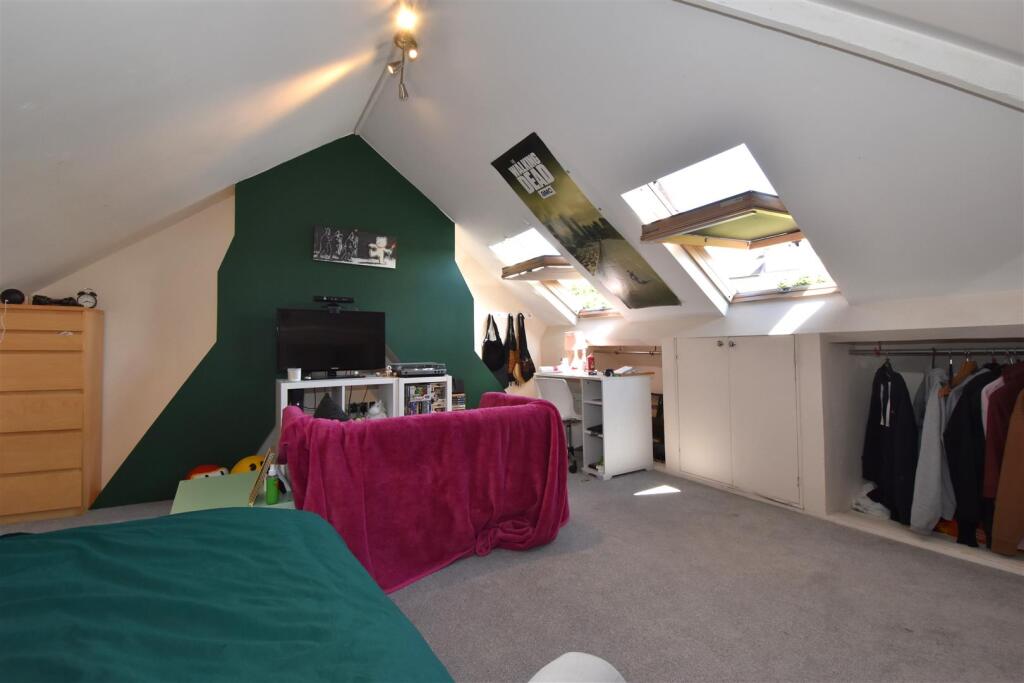 Loft Room (2).JPG