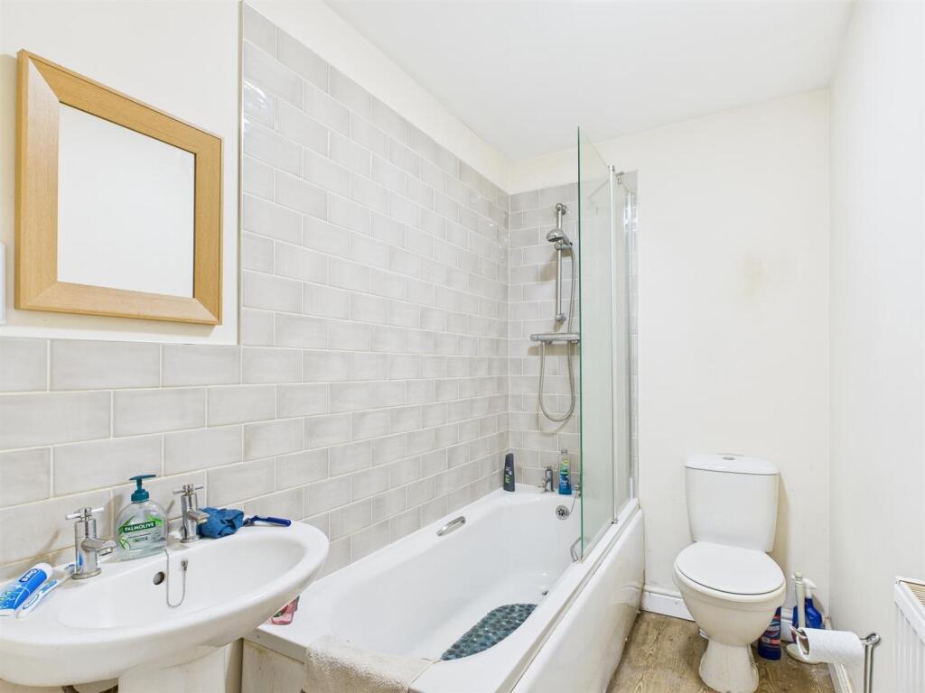 EN SUITE