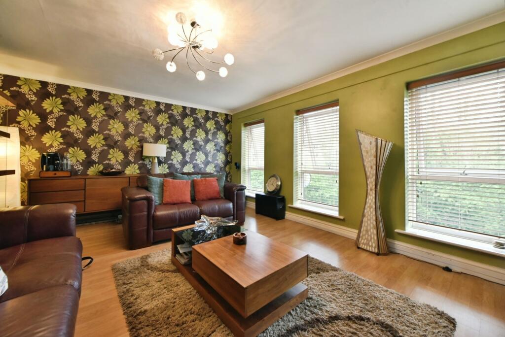 16'10 X 12'11 Lounge