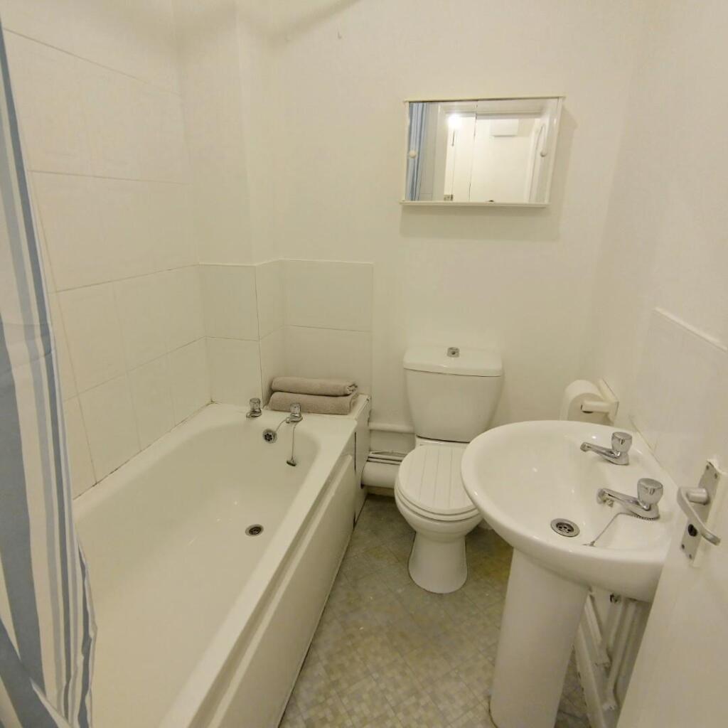 Bathroom NNN.jpg