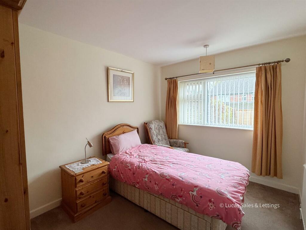 47 Pennine Way Kettering-07.jpg