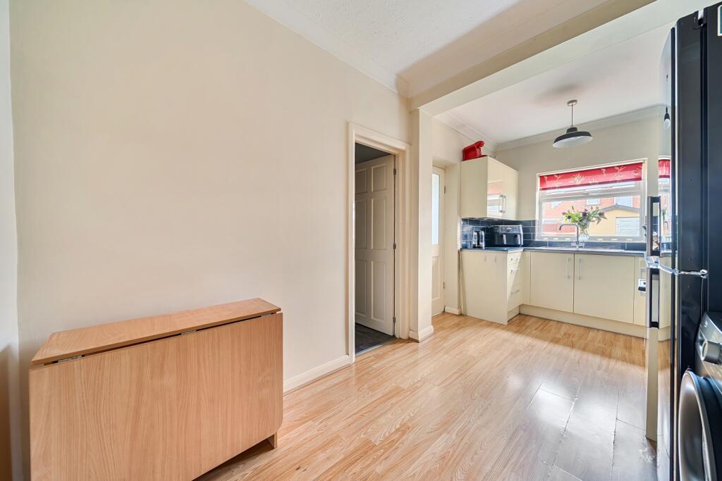 1382834-12-692437baeffdc