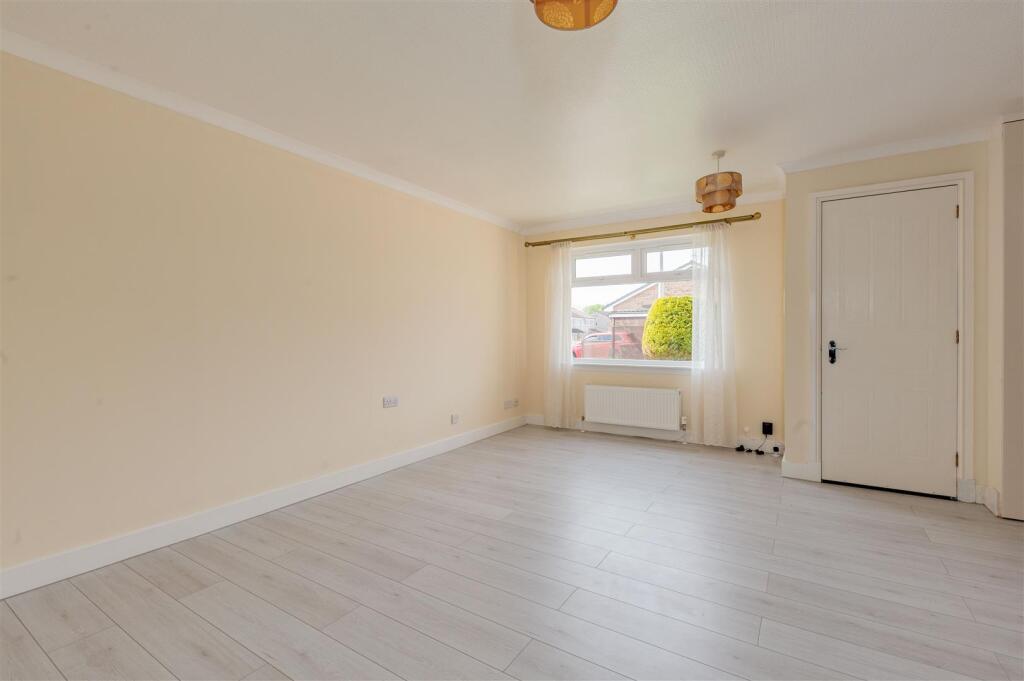 35 Myrtlehall Gardens Dundee-1.JPG